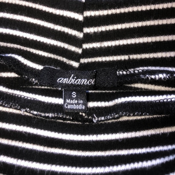 Used Off Shoulder Cropped Mid Long Sleeve Shirt - Picture 2 of 3